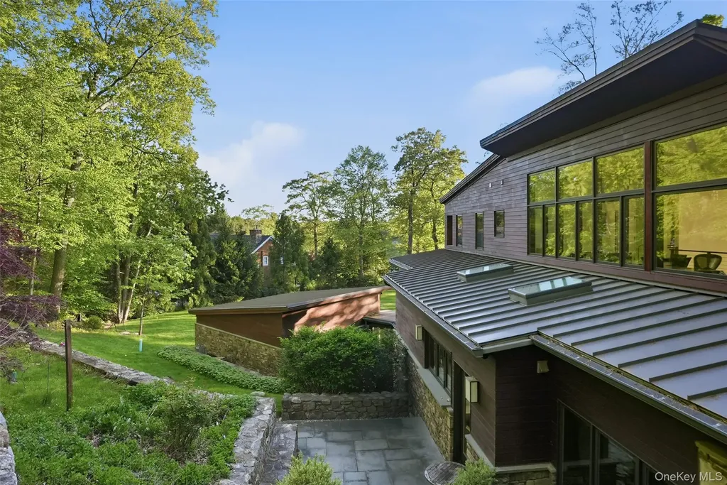 2 Lakeridge Drive Armonk NY 10504