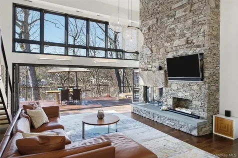 2 Lakeridge Drive Armonk NY 10504