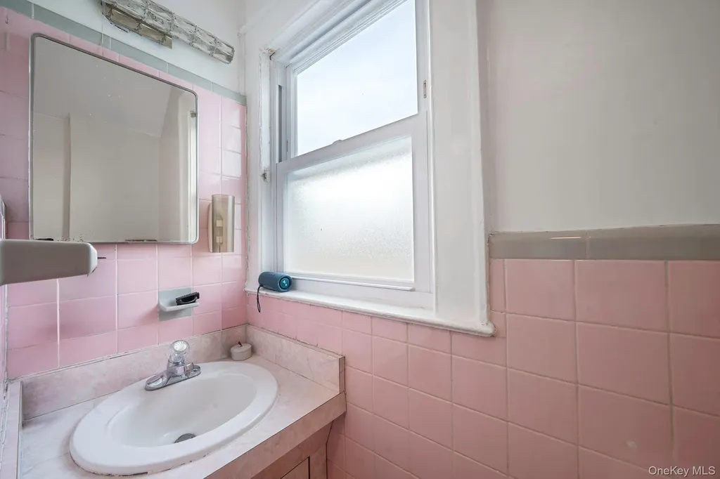 24718 137th Avenue Rosedale NY 11422