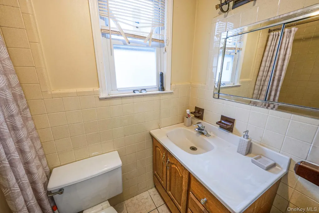 24718 137th Avenue Rosedale NY 11422