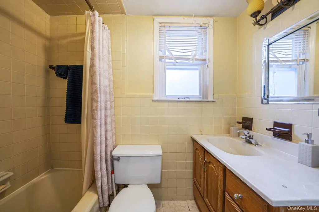 24718 137th Avenue Rosedale NY 11422