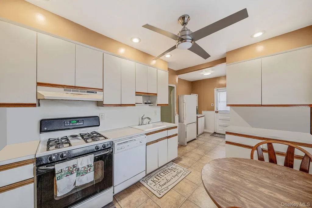 24718 137th Avenue Rosedale NY 11422