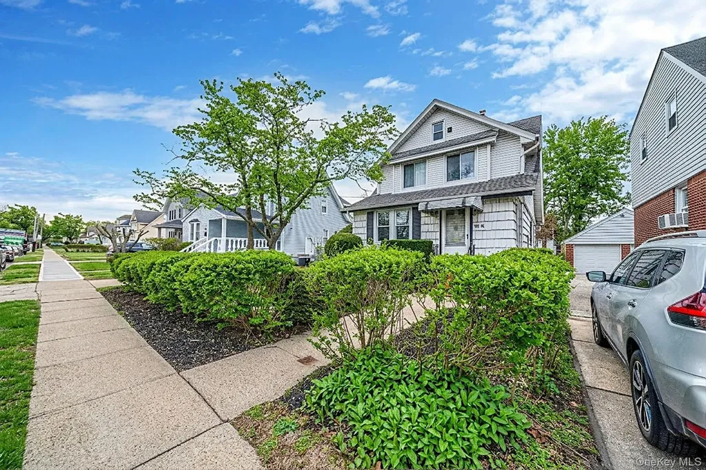 24718 137th Avenue Rosedale NY 11422