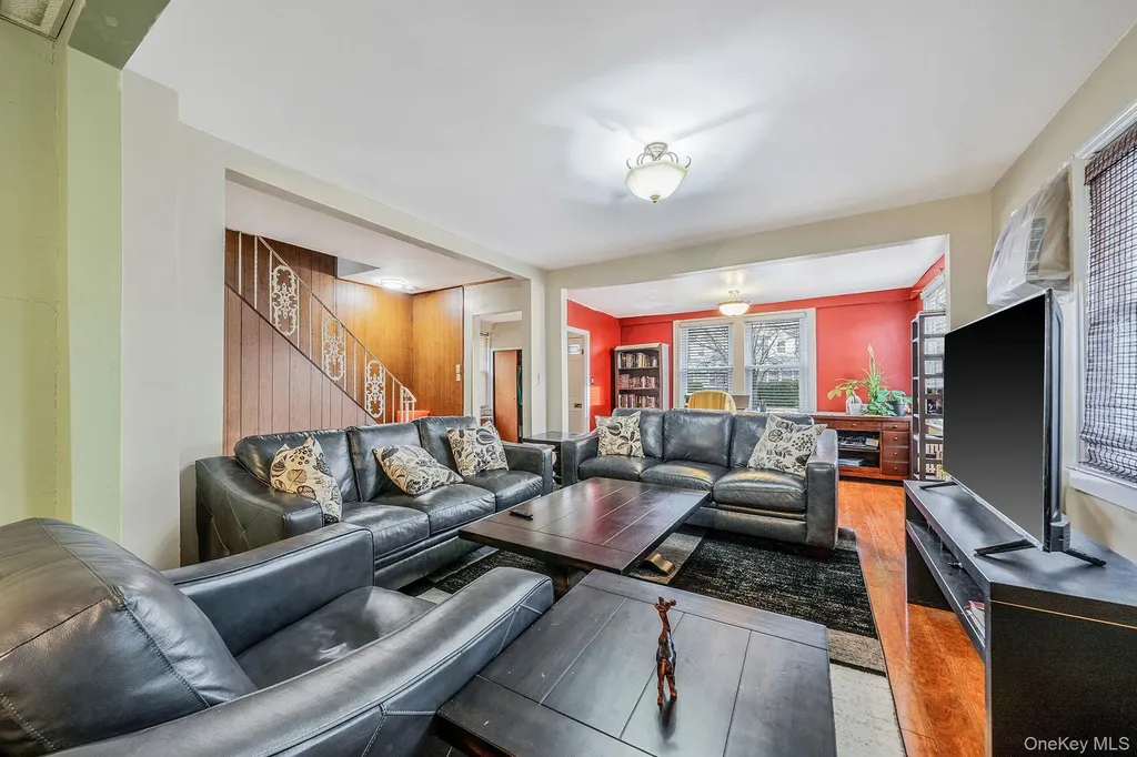 24718 137th Avenue Rosedale NY 11422