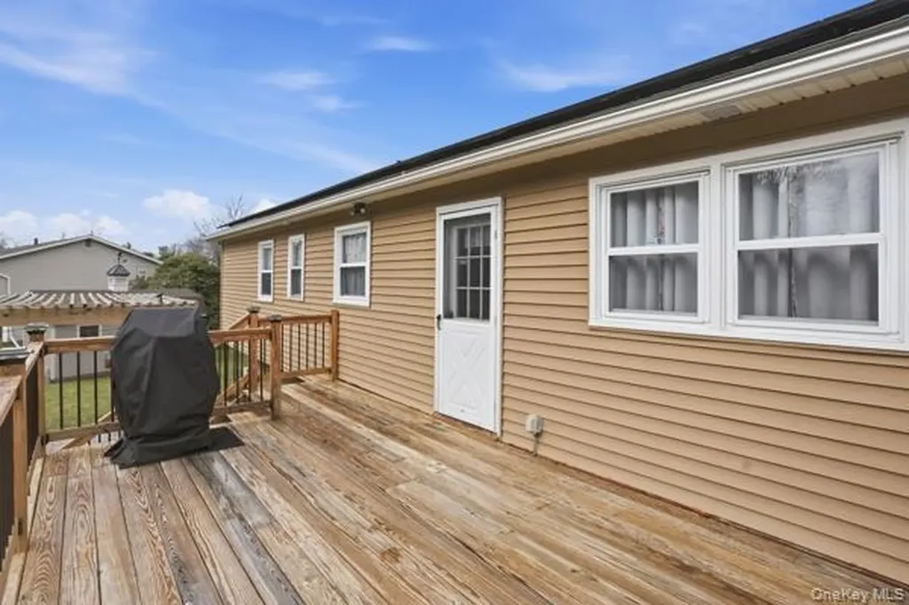 209 Summit Drive New Windsor NY 12553