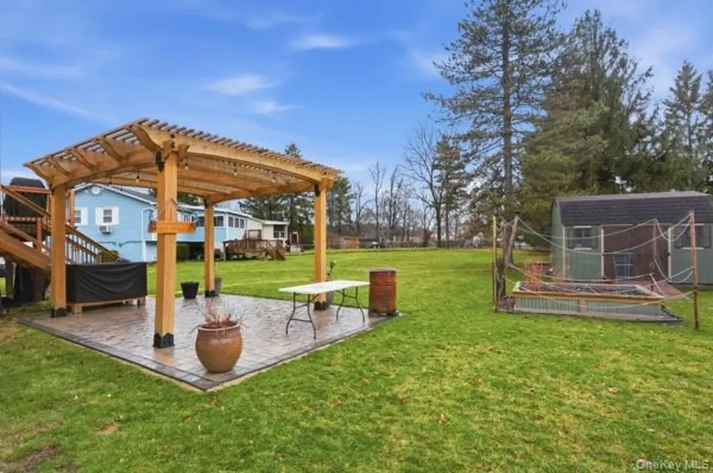 209 Summit Drive New Windsor NY 12553