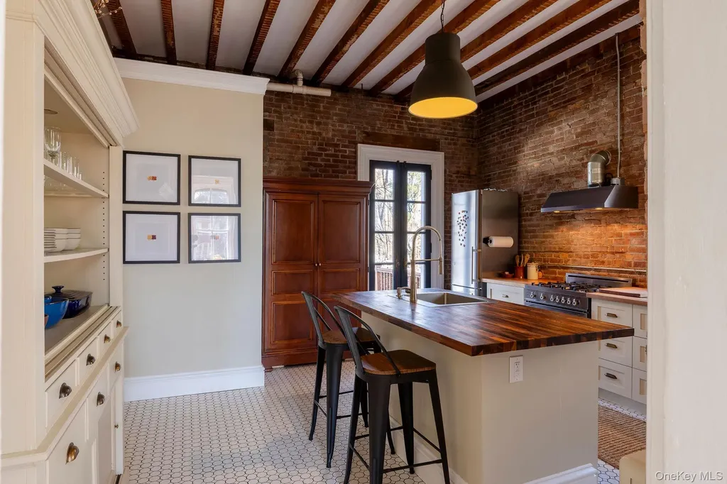 45 W Chestnut Street Kingston NY 12401