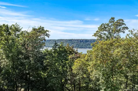 42 Pine Street Yonkers NY 10701