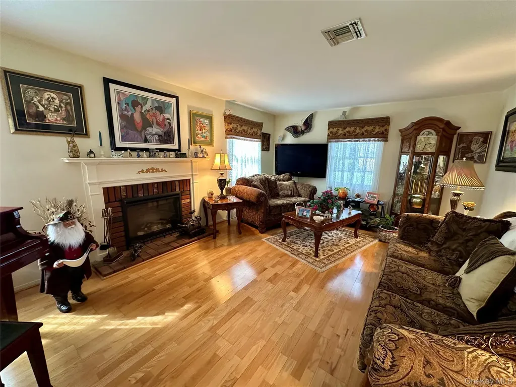 46 Wilmont Turn Coram NY 11727