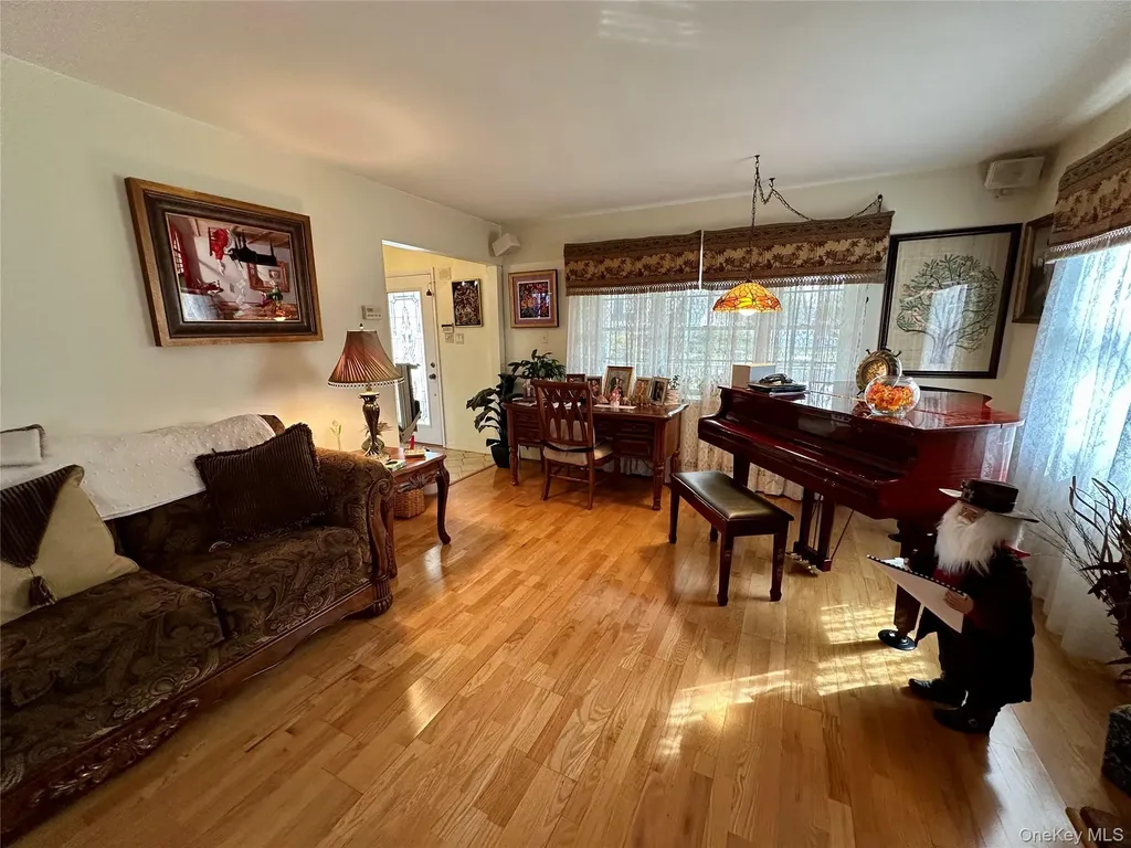 46 Wilmont Turn Coram NY 11727