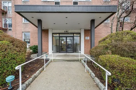 1 Oakridge Place Eastchester NY 10709