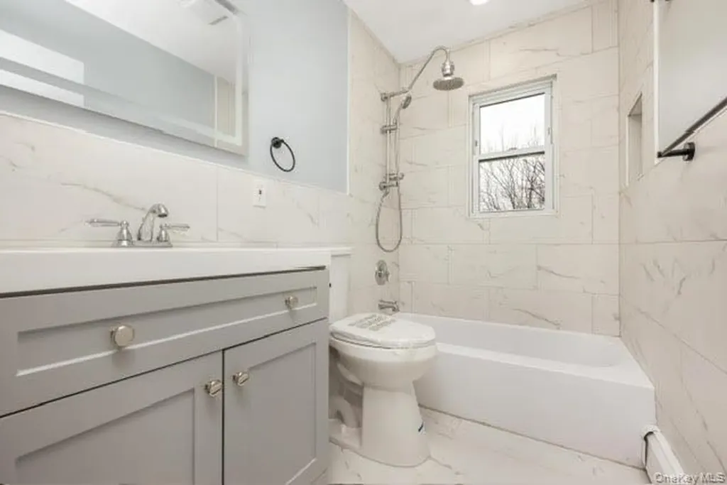 70 E Minerva Road Lindenhurst NY 11757