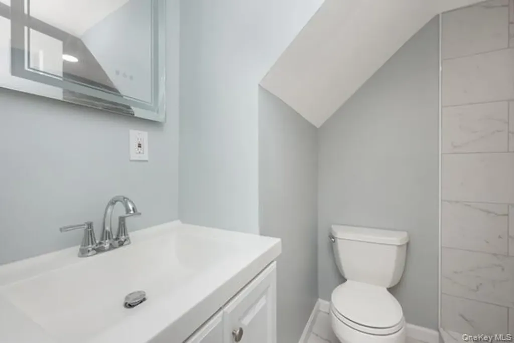 70 E Minerva Road Lindenhurst NY 11757