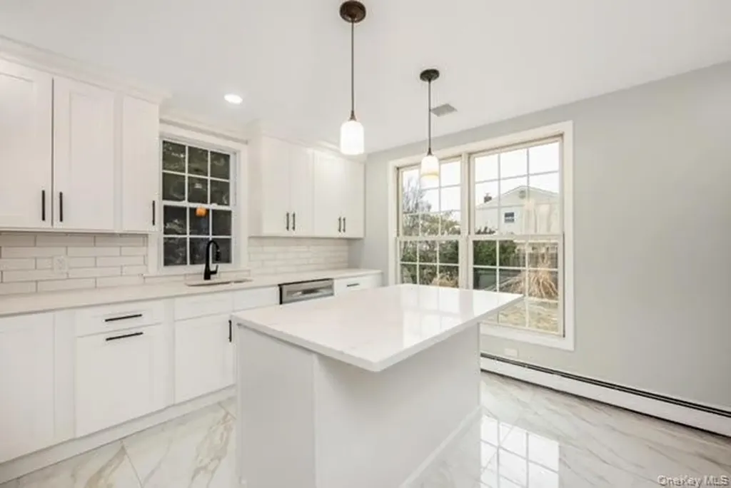 70 E Minerva Road Lindenhurst NY 11757