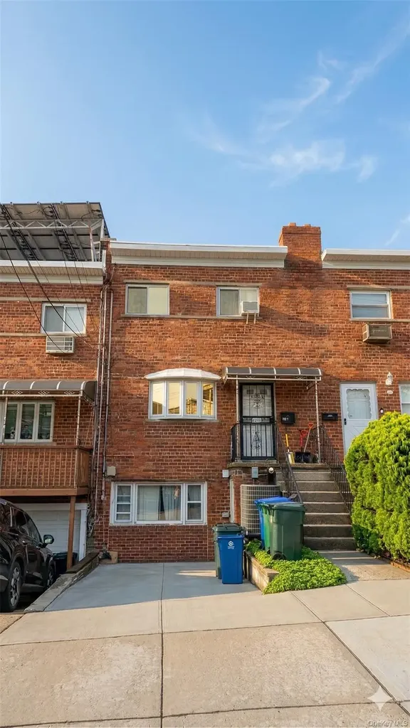 4216 E Tremont Avenue Bronx NY 10465