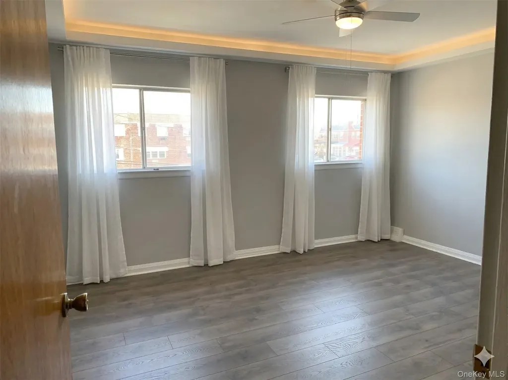4216 E Tremont Avenue Bronx NY 10465