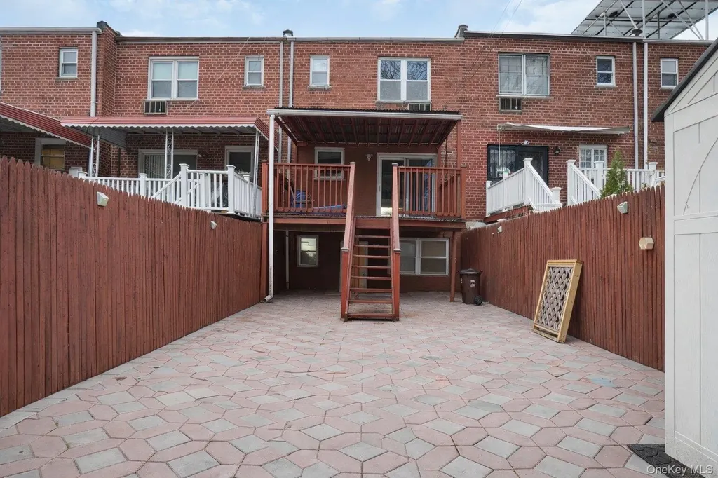 2524 Radcliff Avenue Bronx NY 10469
