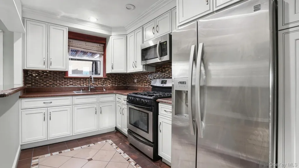 2524 Radcliff Avenue Bronx NY 10469