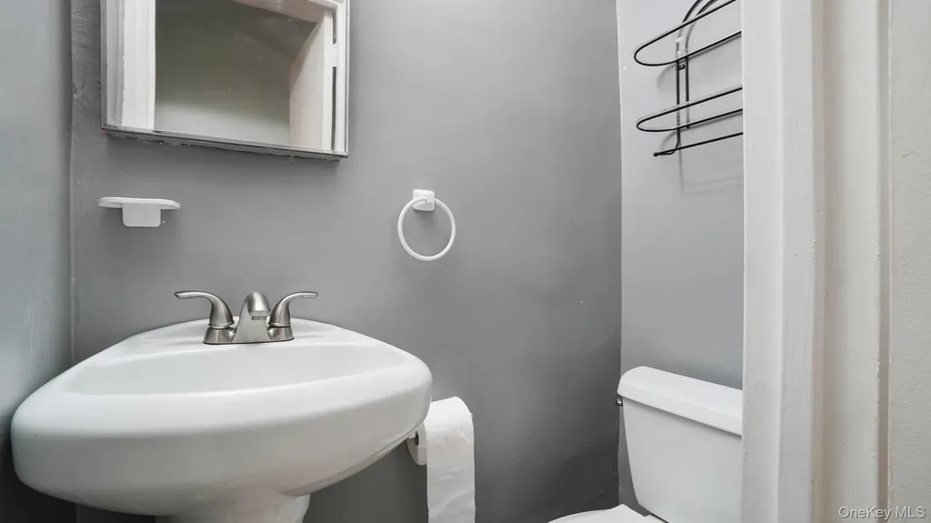 2524 Radcliff Avenue Bronx NY 10469