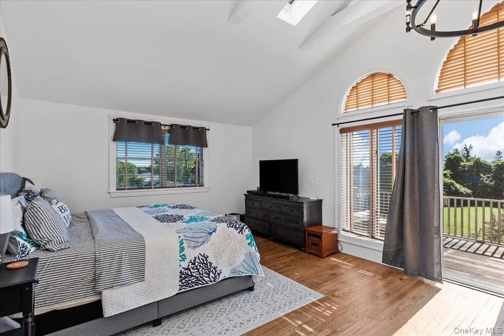 20 Alanson Lane Hampton Bays NY 11946