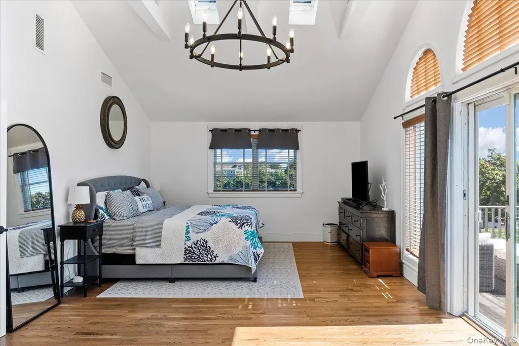 20 Alanson Lane Hampton Bays NY 11946