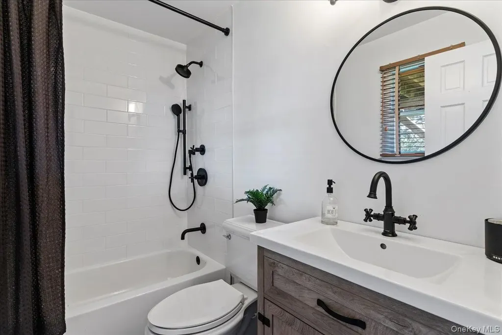 20 Alanson Lane Hampton Bays NY 11946