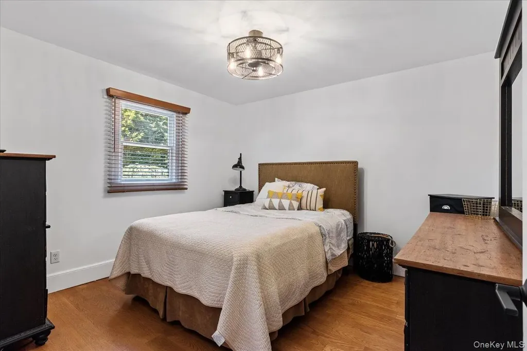 20 Alanson Lane Hampton Bays NY 11946