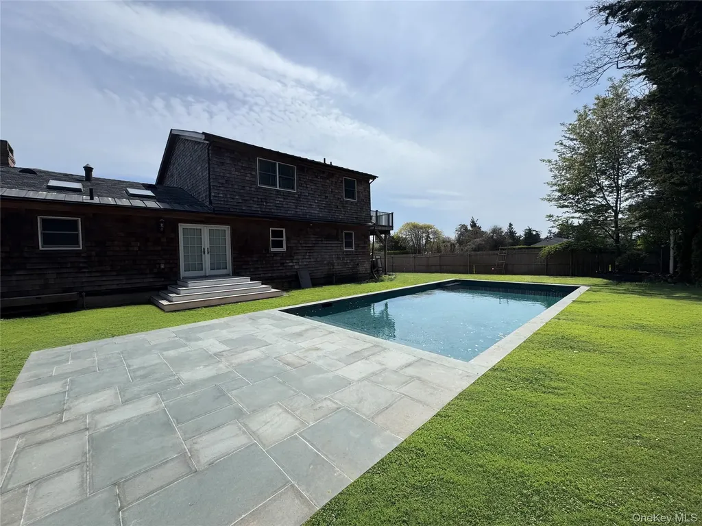 20 Alanson Lane Hampton Bays NY 11946