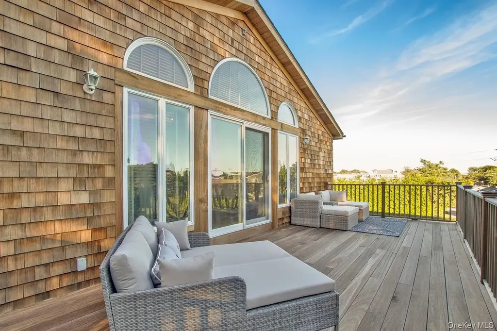 20 Alanson Lane Hampton Bays NY 11946