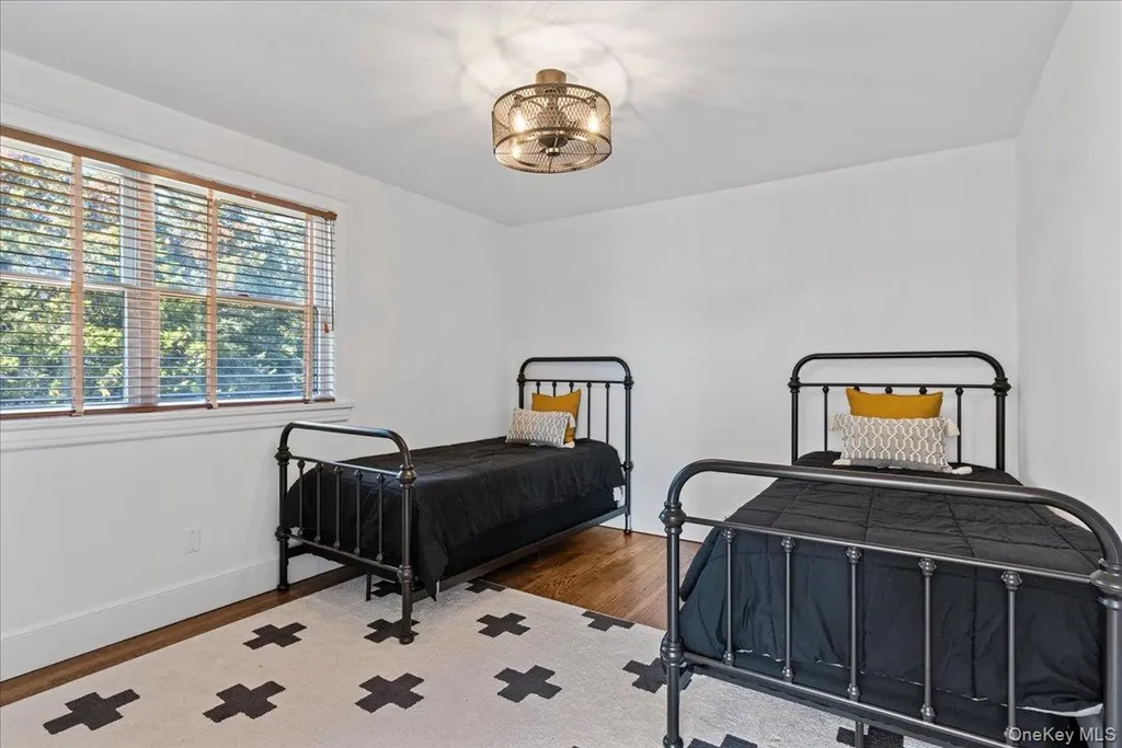 20 Alanson Lane Hampton Bays NY 11946