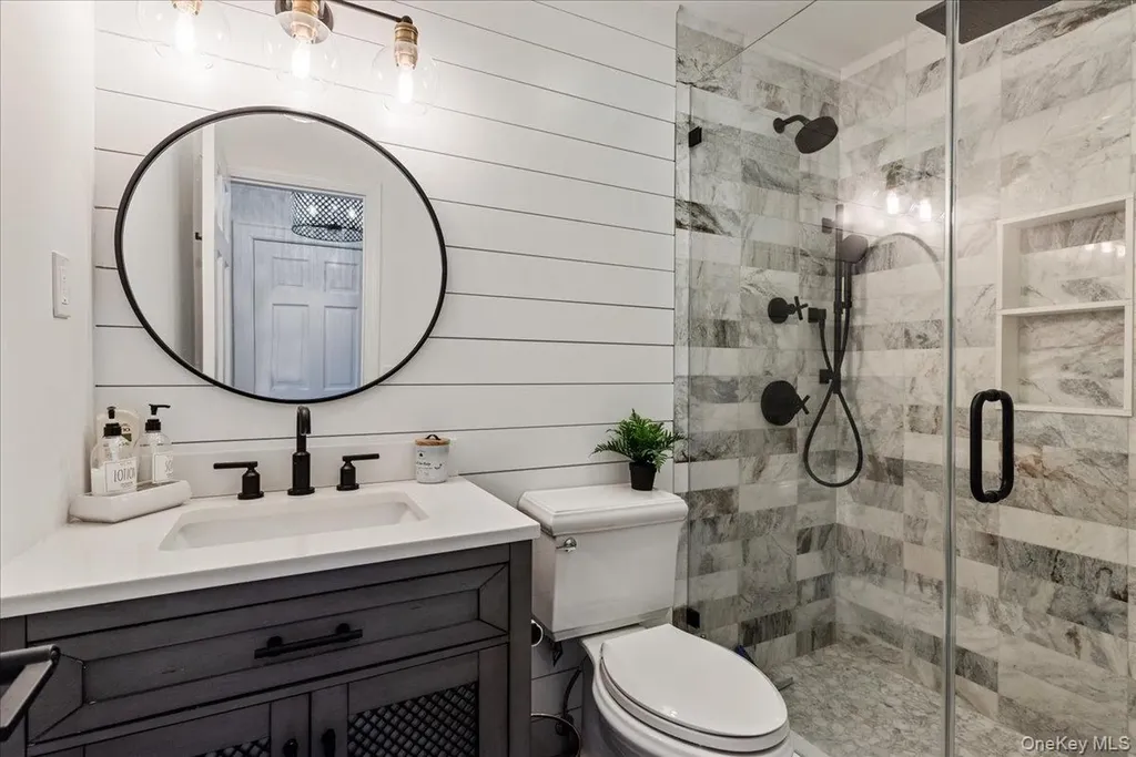 20 Alanson Lane Hampton Bays NY 11946