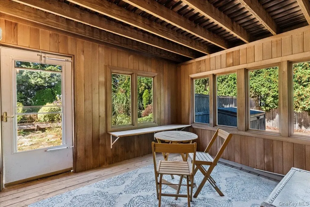 20 Alanson Lane Hampton Bays NY 11946