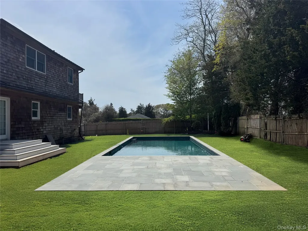 20 Alanson Lane Hampton Bays NY 11946