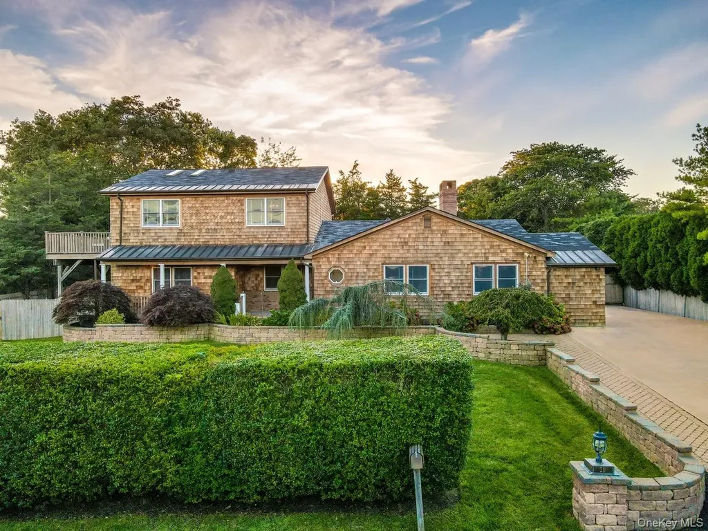 20 Alanson Lane Hampton Bays NY 11946