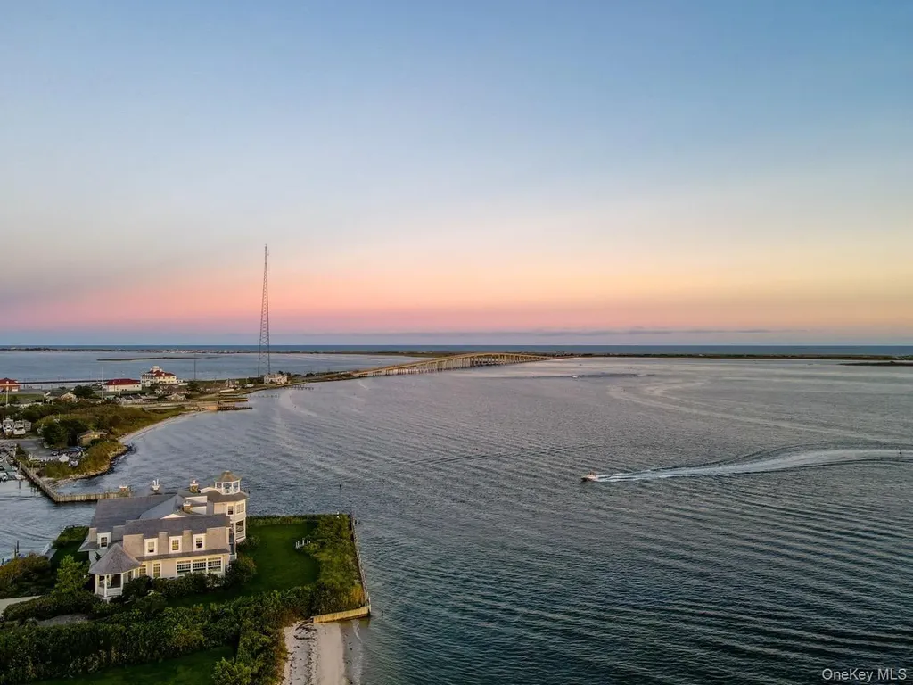 20 Alanson Lane Hampton Bays NY 11946