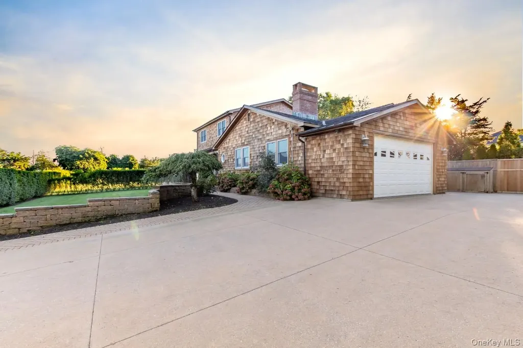 20 Alanson Lane Hampton Bays NY 11946