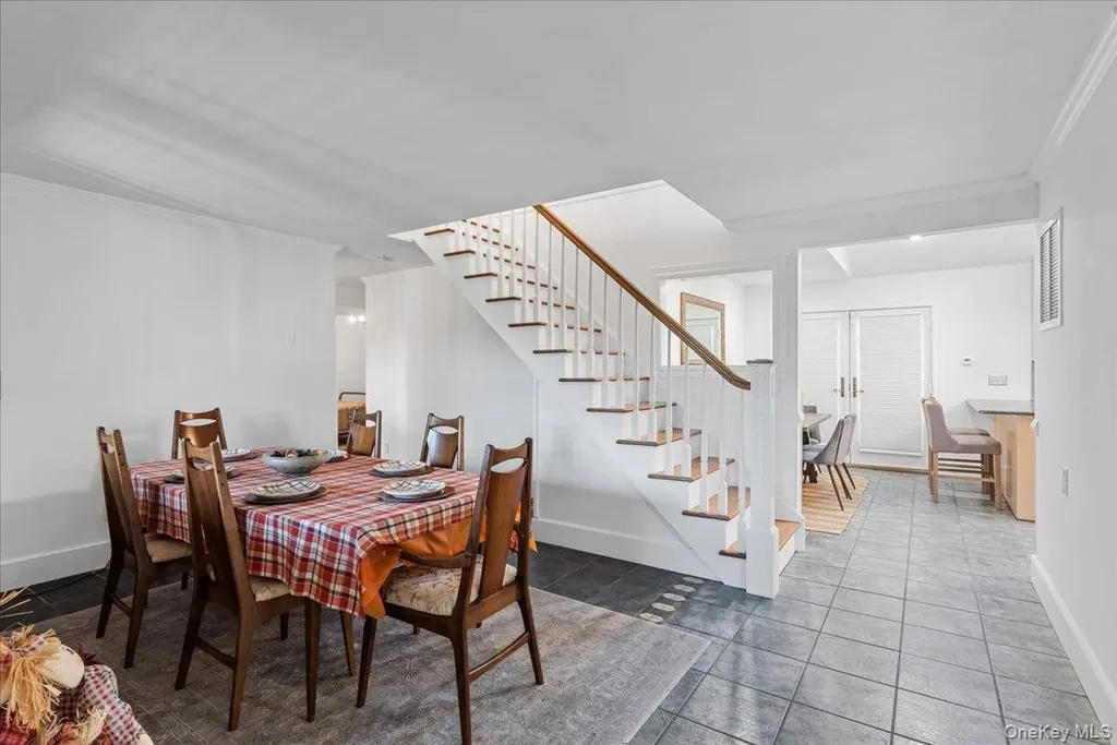 20 Alanson Lane Hampton Bays NY 11946