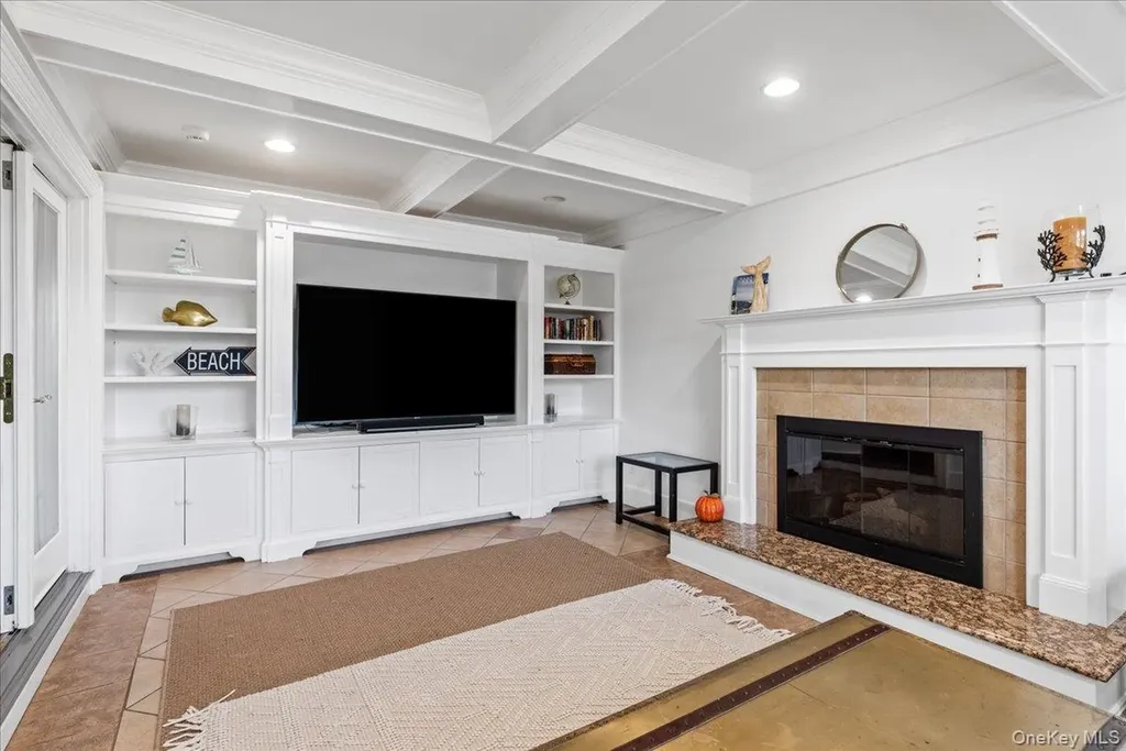 20 Alanson Lane Hampton Bays NY 11946