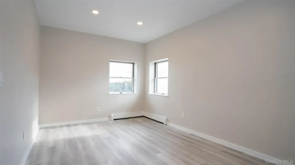 4001 Broadway Island Park NY 11558