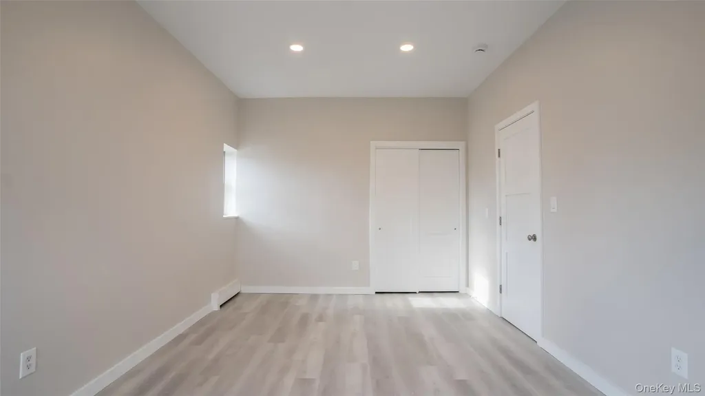 4001 Broadway Island Park NY 11558