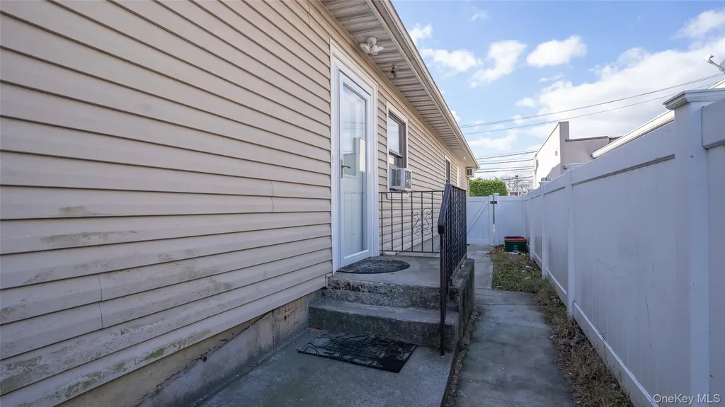 4001 Broadway Island Park NY 11558