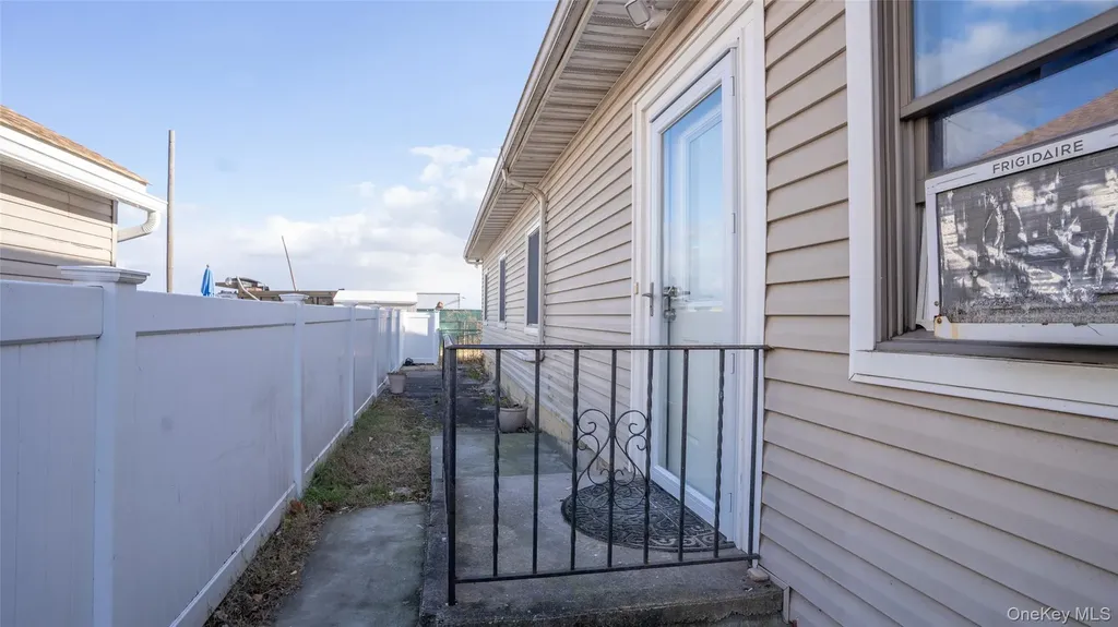 4001 Broadway Island Park NY 11558
