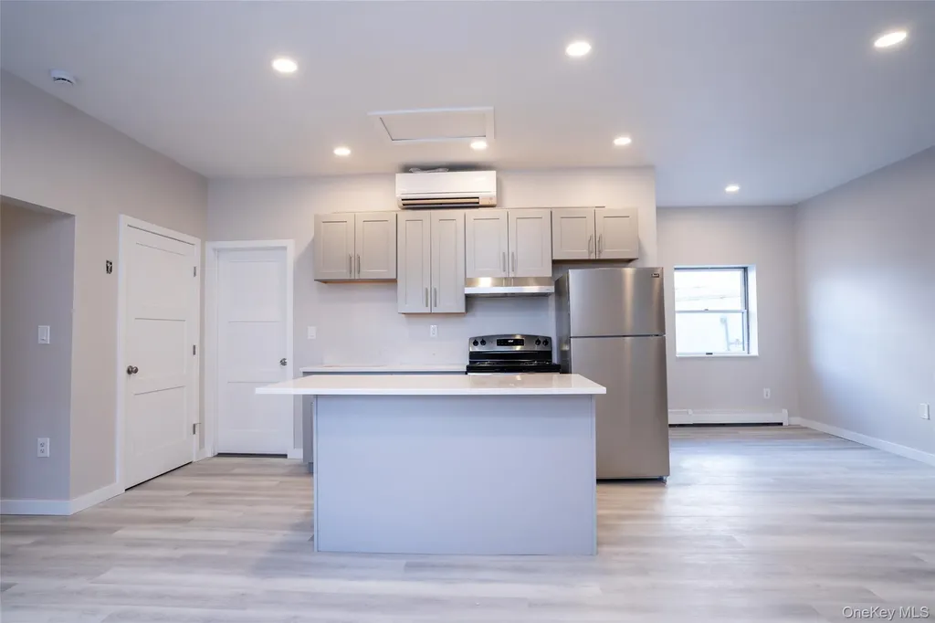 4001 Broadway Island Park NY 11558