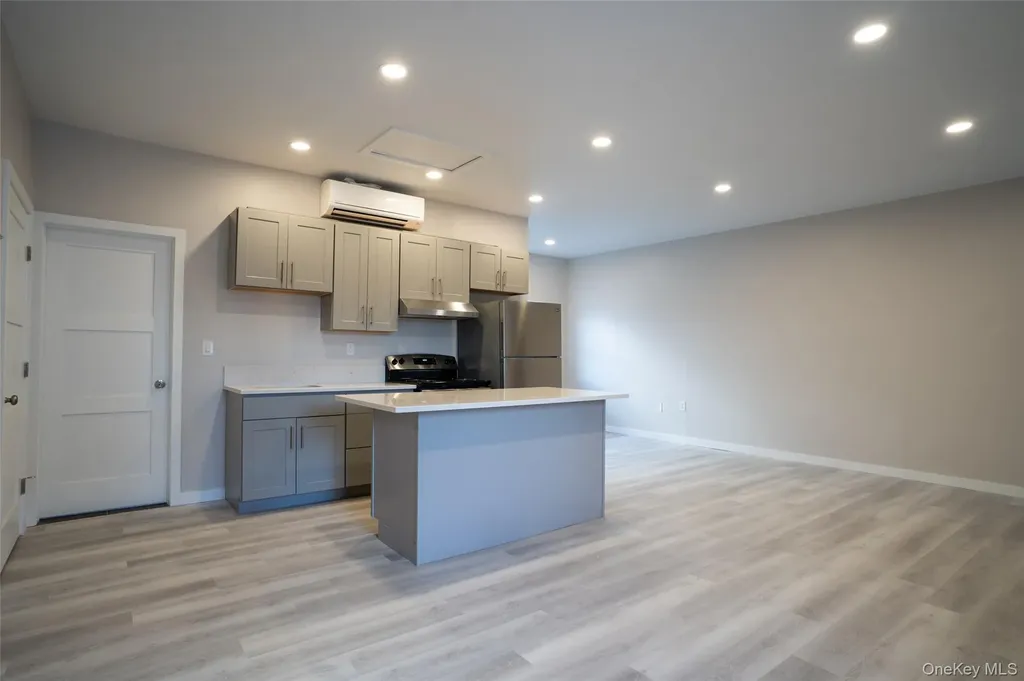4001 Broadway Island Park NY 11558