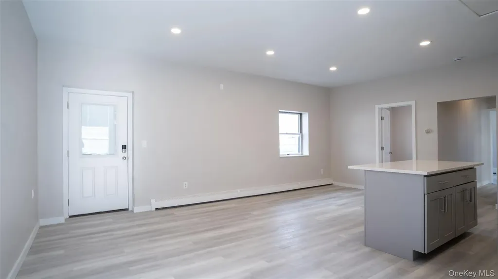4001 Broadway Island Park NY 11558