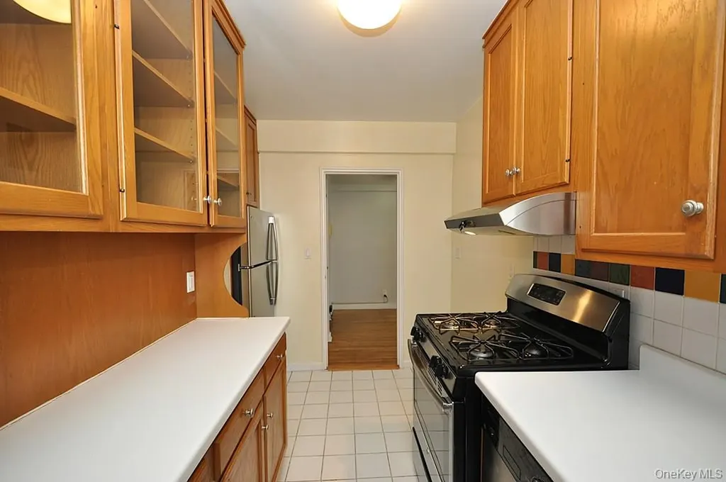 142 Garth Road Scarsdale NY 10583