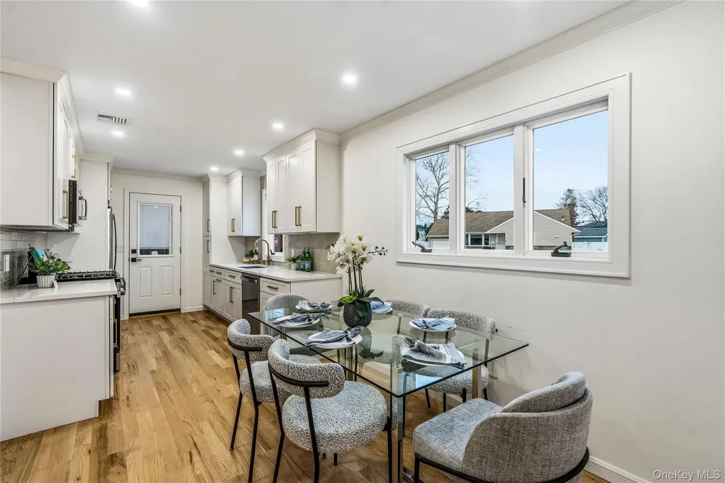 2 Mohegan Drive Massapequa NY 11758
