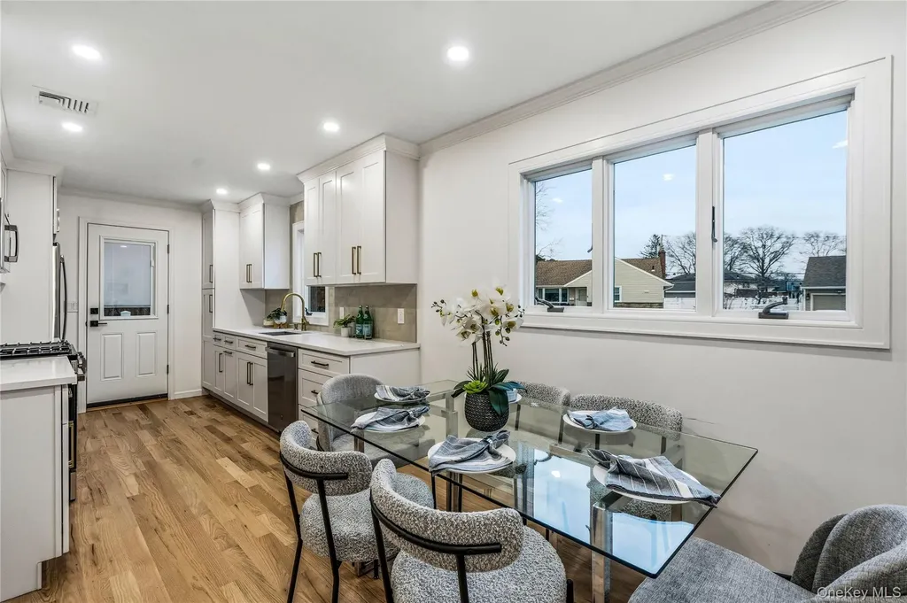 2 Mohegan Drive Massapequa NY 11758