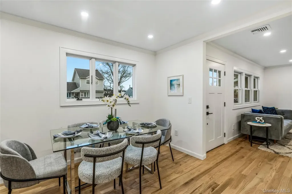 2 Mohegan Drive Massapequa NY 11758