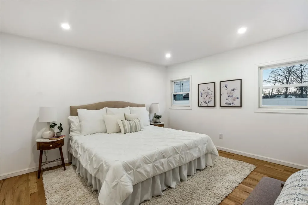 2 Mohegan Drive Massapequa NY 11758